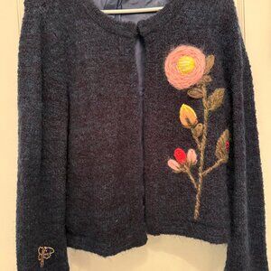 JACKET CRAFTED IN A DEEP NAVY-BLACK WITH 26% MOHAIR GIVING IT A TIMLESS LOOK